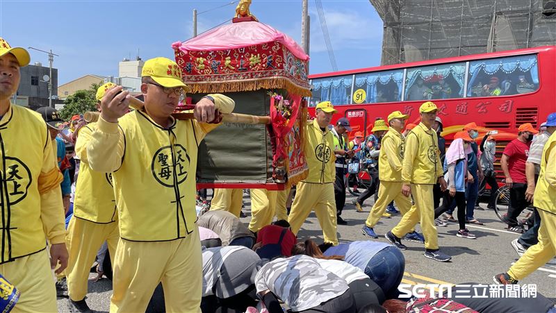 獨／從美返台首體驗媽祖進香　她讚：真神