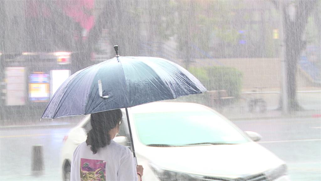 今低壓靠近水氣增！ 嘉義以南防午後雷雨「入夜雨區...