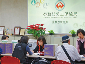 獨家調查》勞工多盼兼顧權益與投資選擇權   勞退自選有市場  逾八成青年挺開放