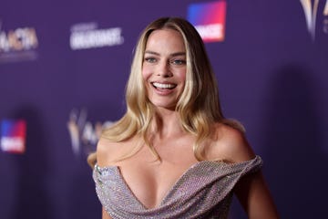 margot robbie vestido ajustado