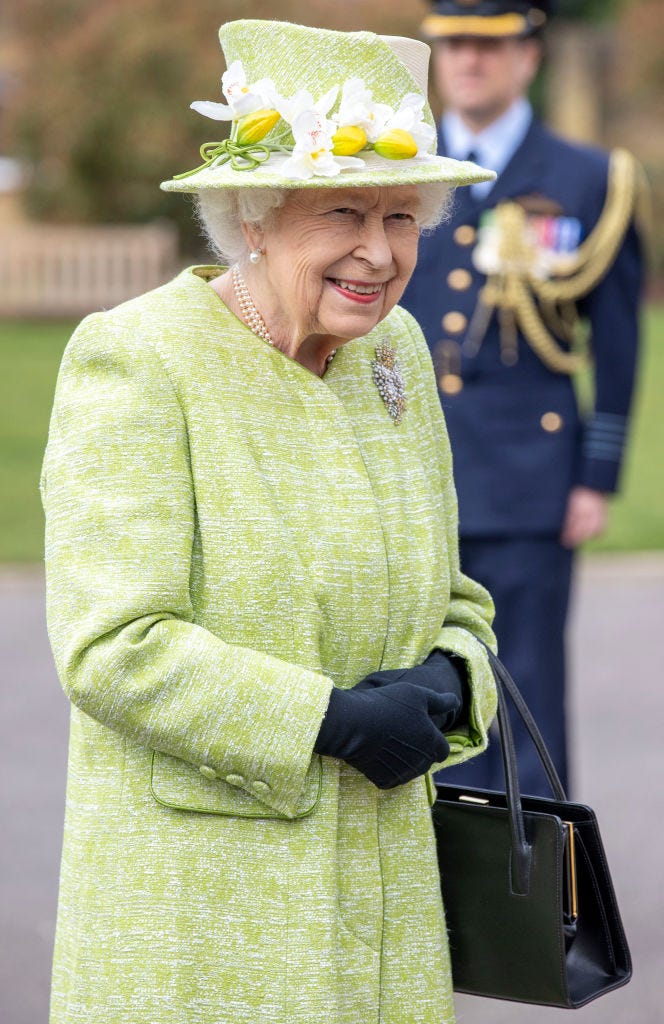 英國女王逝世一週年！回顧伊莉莎白二世在位70年來的最佳服裝造型