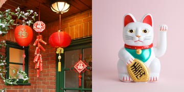 a white cat statue