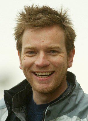 Ewan McGreggor, looking hot, also grinning