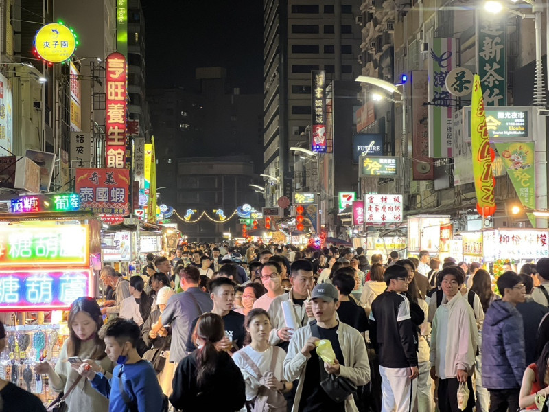 演唱會帶動高雄夜市攤商業績大幅成長。   圖：高雄市經發局/提供（資料照）