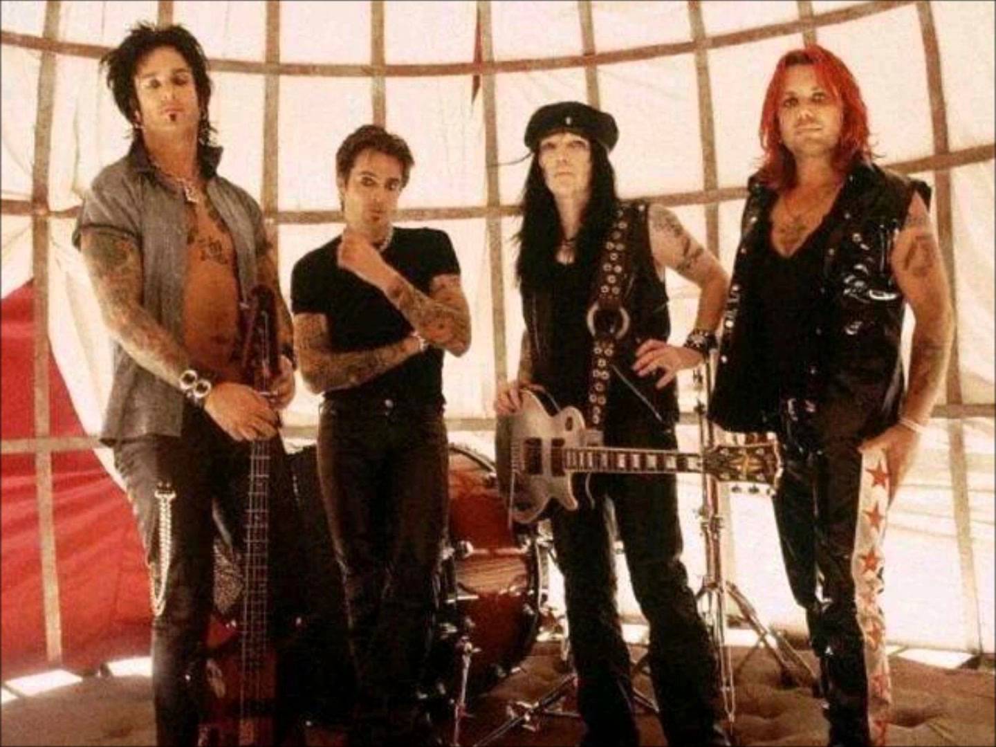 Tommy Lee, Vince Neil, Nikki Sixx, and Mick Mars in Mötley Crüe: Greatest Video Hits (2003)