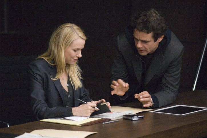 Tom Tykwer and Naomi Watts in The International (2009)