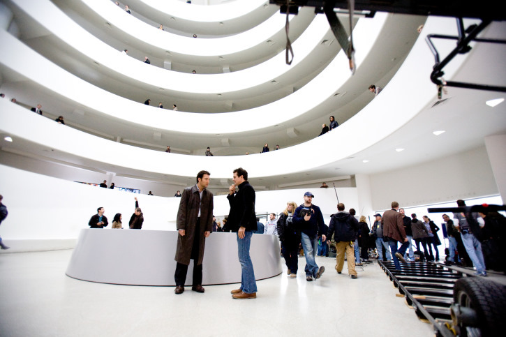 Clive Owen and Tom Tykwer in The International (2009)