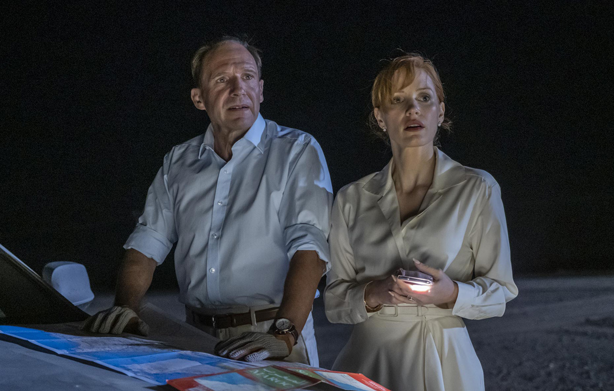 Ralph Fiennes and Jessica Chastain in The Forgiven (2021)