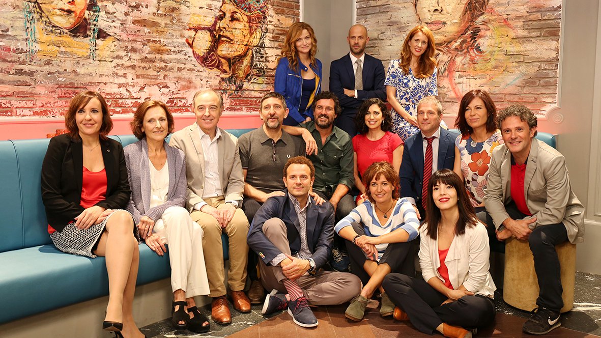 Marta Angelat, Manel Barceló, Sílvia Bel, Marc Cartes, Andrés Herrera, Marc Martínez, Olalla Moreno, Santi Ricart, Alicia González Laá, Eduard Farelo, Montse Germán, Àurea Márquez, Jordi Rico, Elena Gadel, and Cristina Genebat in Com si fos ahir (2017)