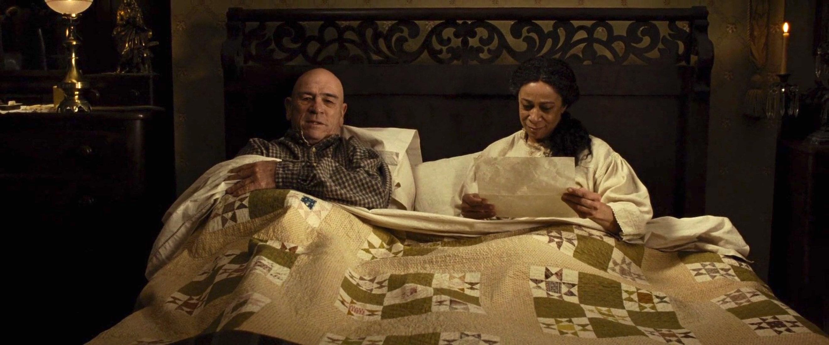 Tommy Lee Jones and S. Epatha Merkerson in Lincoln (2012)