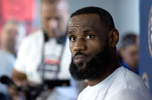 現年39歲的「詹皇」LeBron James仍不言退，新賽季將與大兒子Bronny James共同替湖人隊奮戰。（圖／美聯社／達志影像）