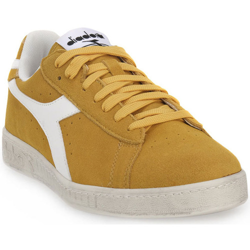 Zapatos Hombre Deportivas Moda Diadora 25116 GAME LOW SUEDE Amarillo