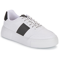 Shoes Women Low top trainers Armani Exchange XDX134 White / Black