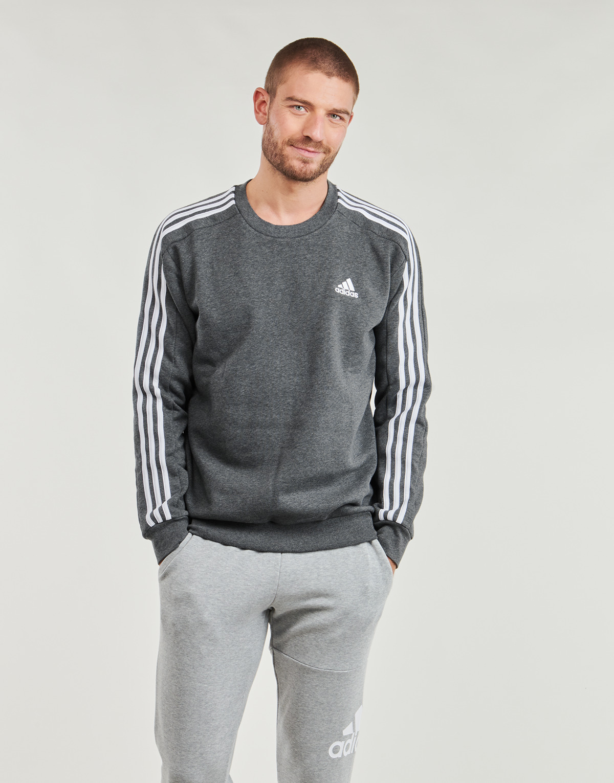 Ruhák Férfi Pulóverek Adidas Sportswear Essentials Fleece 3-Stripes Sweatshirt Szürke