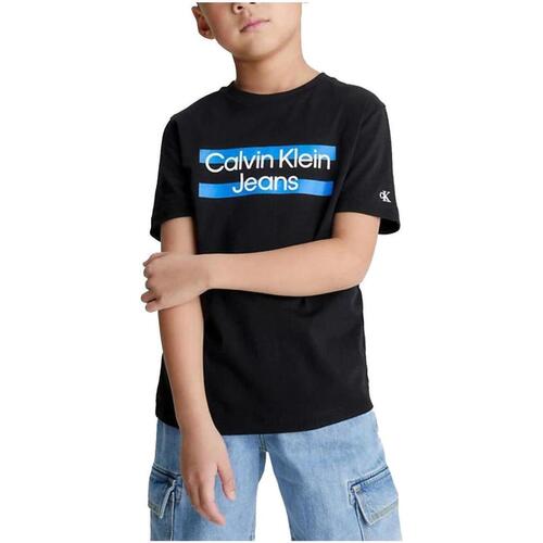 tekstylia Chłopiec T-shirty z krótkim rękawem Calvin Klein Jeans  Czarny