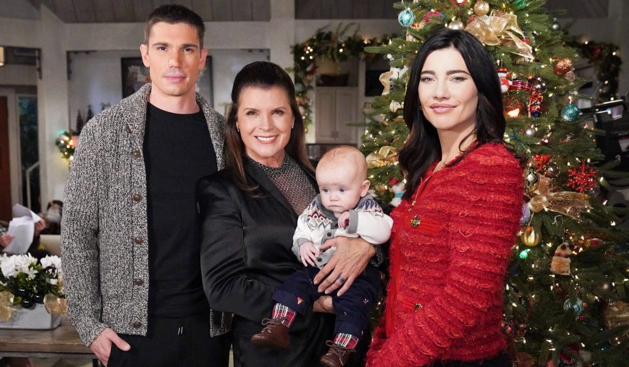 Jacqueline MacInnes Wood, Tanner Novlan, Kimberlin Brown"The Bold and the Beautiful" Set ChristmasCBS Television CityLos Angeles, Ca.11/17/21© Howard Wise/jpistudios.com310-657-9661