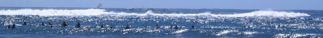 Surfer à L'Étang-Salé.