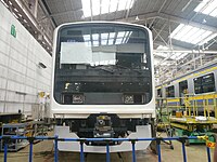 転用改造中の車両（左から、209系、205系）、右側：機器更新終了の車両（E231系）