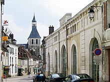 Brienon-sur-Armançon, marché, collégiale.jpg