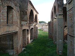 Склади вздовж старих берегів Тибру