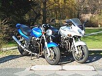 Kawasaki ZR7 (blauw) en ZR7S (zilver) (in de VS tussen 1999 en 2003