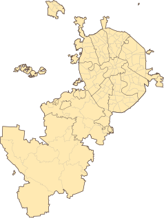 Mapa konturowa Moskwy, blisko centrum na prawo u góry znajduje się punkt z opisem „Centralny okręg administracyjny”