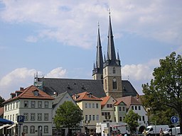 Delar av staden med kyrkan St. Johannes