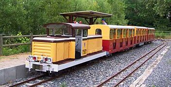 Vue de la gare chemin de fer touristique Anse Plage avec un train en gare