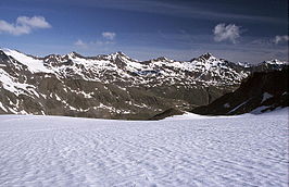 De gehele Kreuzkamm vanaf de Hauslabkogel geheel links, via de Saykogel, Sennkogel en Kreuzkogel tot aan de Kreuzspitze