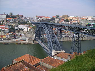 Le pont Dom-Luís sur le Douro, à Porto. (définition réelle 2 272 × 1 704)