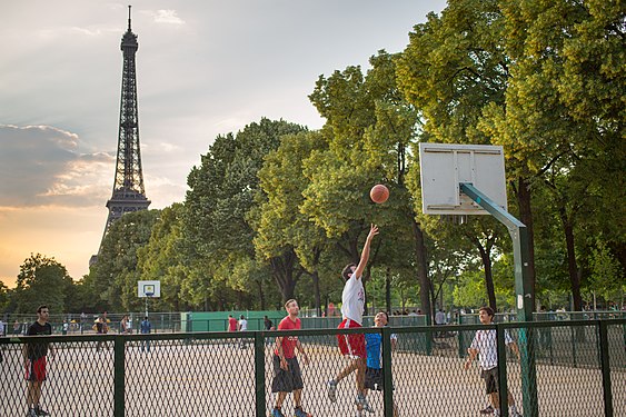 Basketball in Paris