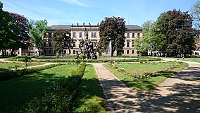 Der Hugenottenbrunnen mit Wasserspiel