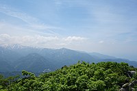 犬ヶ岳(左)から親不知(右)の道程(青海黒姫山にて)