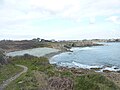 Plogoff : plage de galets et grottes près de Keringar