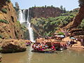 Cascata e imbarcazione turistica