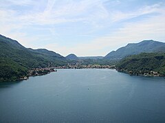 Porto Ceresio, junto al Monte San Giorgio