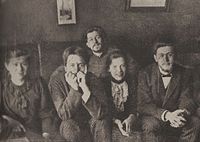 De Tsjechovs in Melichovo: Masja, Anton, Vanja, Aleksandra Ljosova, Misja en Aleksandr Smagin, 25 maart 1892[20]