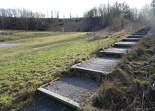 "Grytan" till vänster och långa trappan.