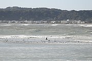 水面からわずかに顔を出す和賀江島