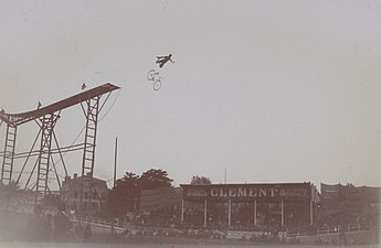 Dare-Devil Schreyer (en), vélodrome Buffalo, 23 septembre 1906.