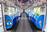 車内にラッピングを施した例（西武鉄道）