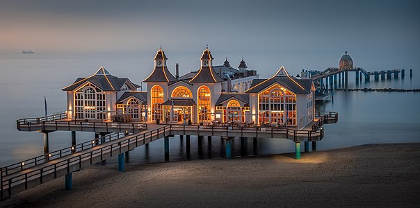 "Sellin_pier-1.jpg" by User:W.W.Thaler