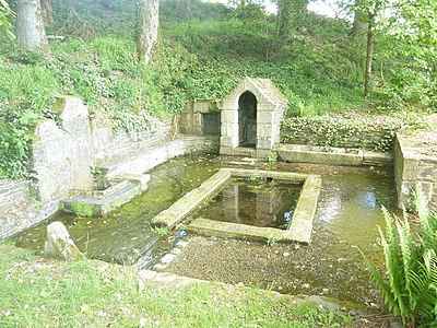 Feunteun e-kichen ar chapel.