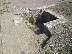 Vestige de cave aux amphores du site archéologique d'Alésia