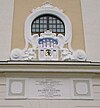 Wappendarstellung von 1752 über dem Westportal der Nikolaikirche