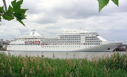 Le MV Silver Whisper en escale au quai Wilson, vu de Trentemoult