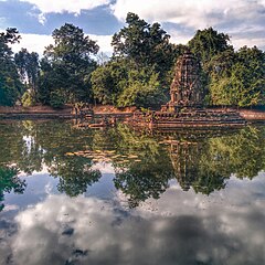 The central pond at Neak Pean