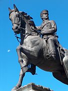 Estatua ecuestre del Marqués del Duero, de Andrés Aleu Teixidó (1885).[59]​