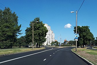 La rue avant l'intersection avec Sõpruse puiestee et Akadeemia tee.