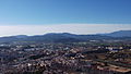 Alguns barris interiors i perifèrics de Blanes: Els Pavos, Can Borrell, Control-Horta de la Perla, Mas Florit, Ca l'Aguidó. S'observa el Polígon Industrial i Comercial Ses Falques. Al fons: Montnegre i Montseny.